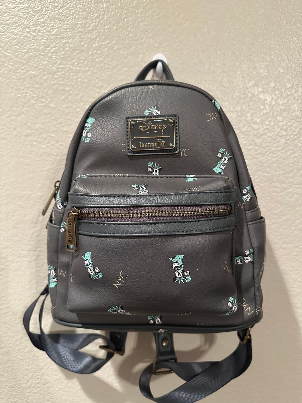 NWOT Loungefly Disney NYC Minnie Mouse Statue of Liberty Mini Backpack.